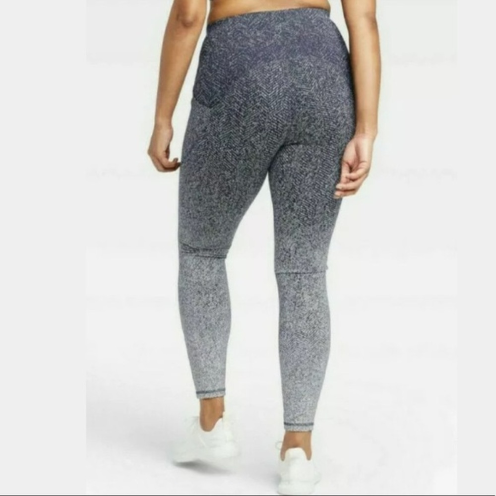 All In Motion Premium Pocket Legging Black and White